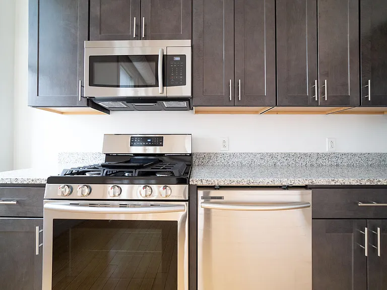 1900 W 25th St #305 — Photo 2