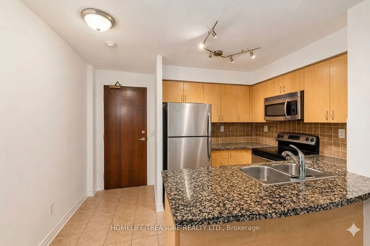 5 Michael Power Pl — Photo 2