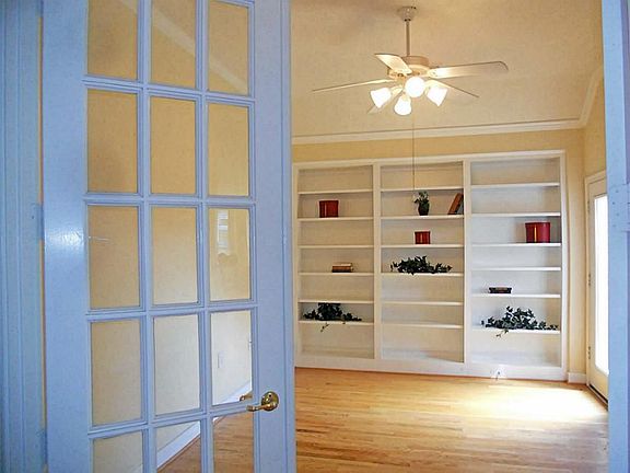 2nd image of 1810 Shadow Lake Dr