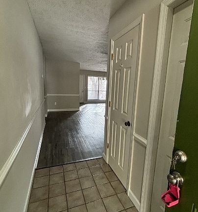3rd image of 476 Sheffield Ct