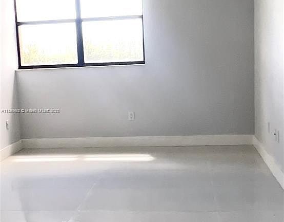 4th image of 900 NE 195th St APT 506