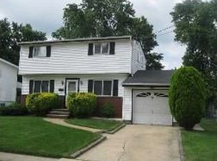 3 Buttonwood Dr, Old Bridge, NJ 08857
