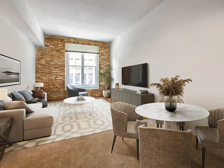 Marlboro Classic Apt & Redwood Square — Photo 5