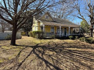 202 E Austin St, De Kalb, TX 75559