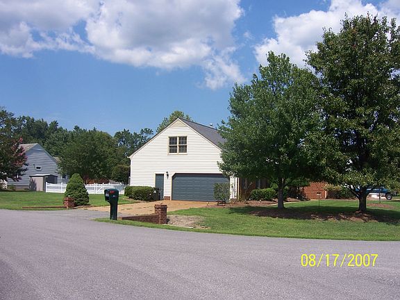 Side entrance to 2 car garage