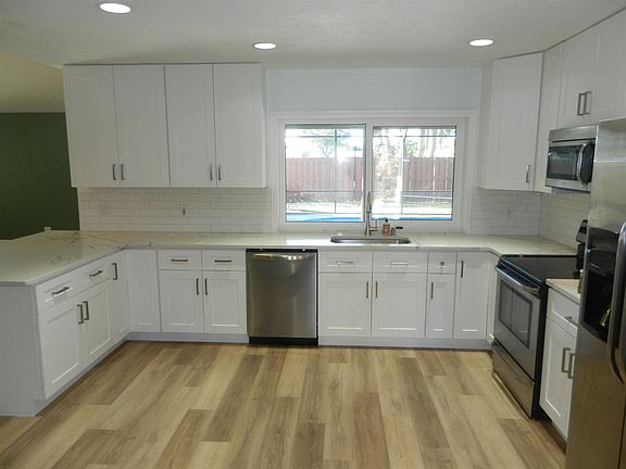 3rd image of 2056 SE Crowberry Dr