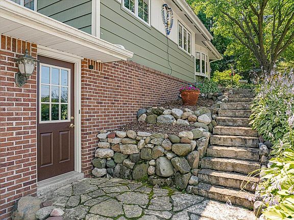 4th image of 295 Hartford ROAD