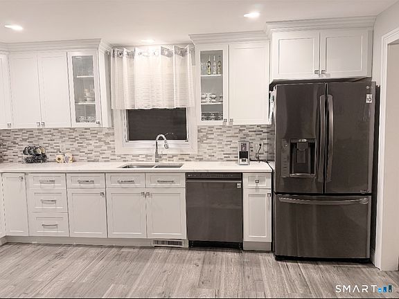 4th image of 190 Anderson Avenue