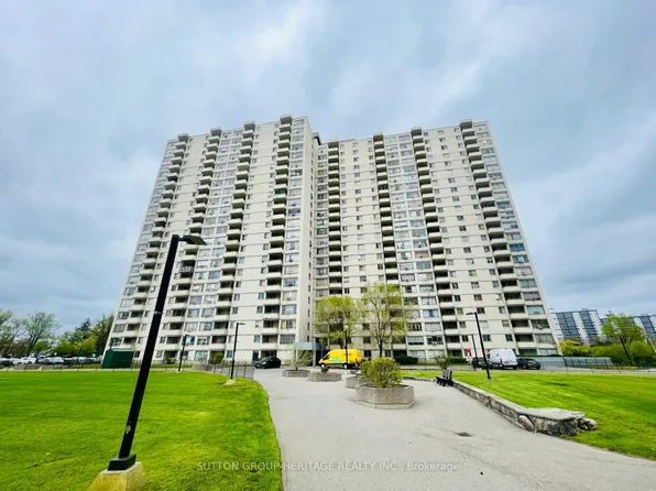 320 Dixon Rd #1613, Toronto, ON M9R 1S8