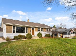 264 E James Dr, Port Washington, WI 53074