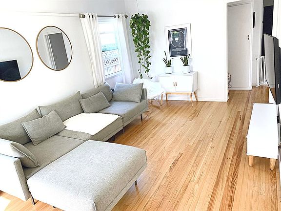 3rd image of 12105 Culver Blvd