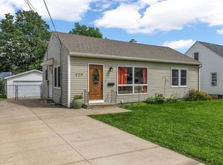 229 21st St NW, Cedar Rapids, IA 52405