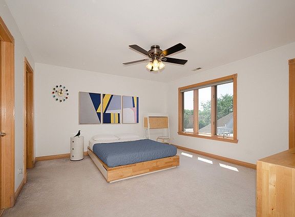 5th image of 1829 Wilmette Ave Unit A