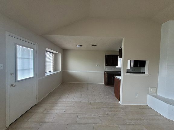3rd image of 1113 Canyon Springs Dr
