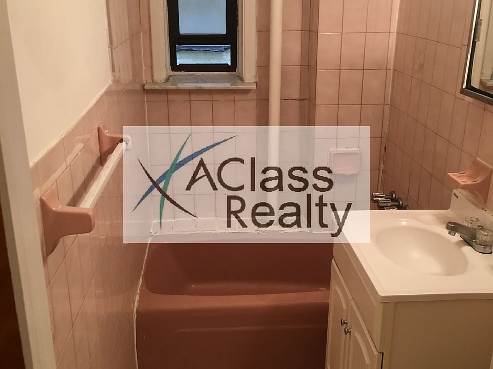 2nd image of 2268 43rd St #2B