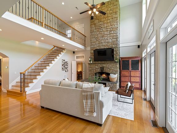 5th image of 144 Abberly Ln
