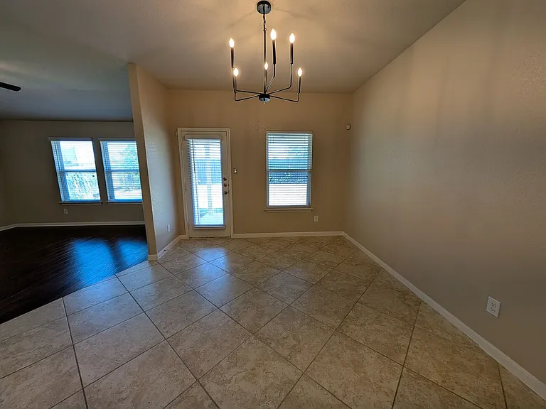 1337 Lauren St — Photo 16