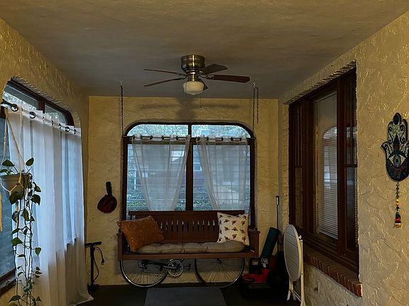 5th image of 227 NW 13th Ave