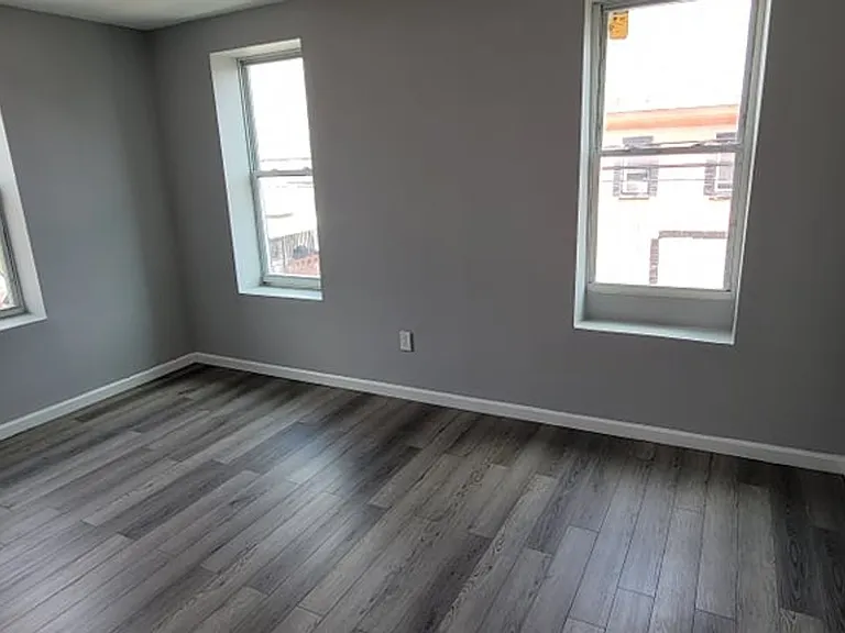 2740 C St — Photo 2