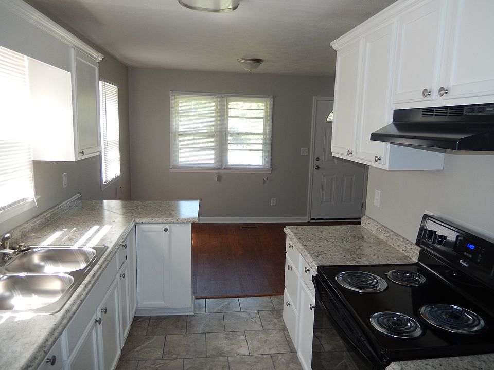 1st image of 2922 Halls Hill Pike