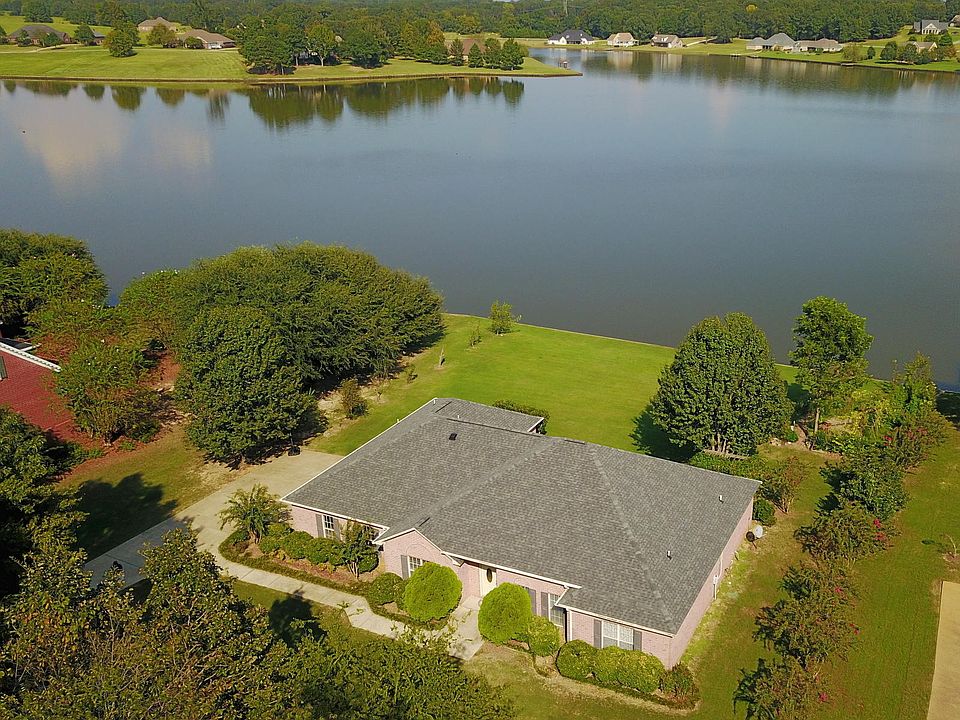 1st image of 1224 W Lakeshore Dr