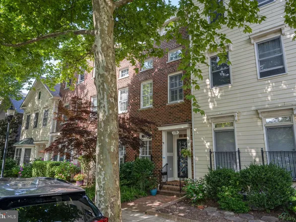 370 Hart Rd, Gaithersburg, MD 20878