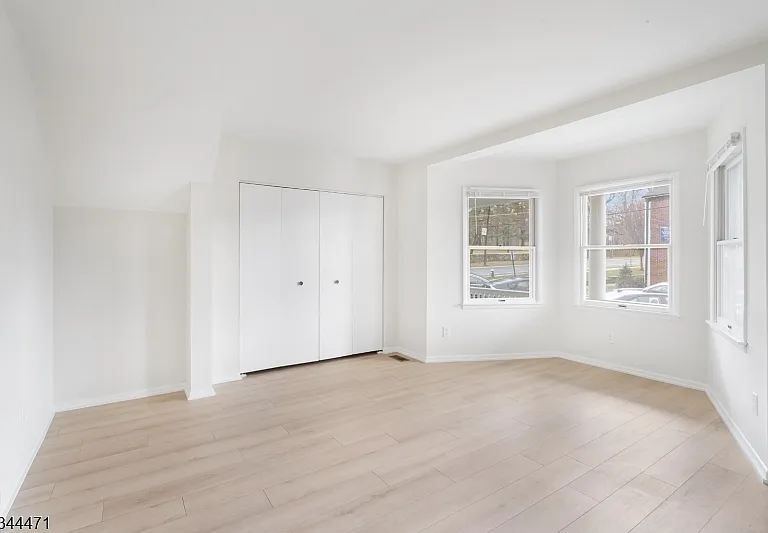 15 Madison Ave — Photo 8