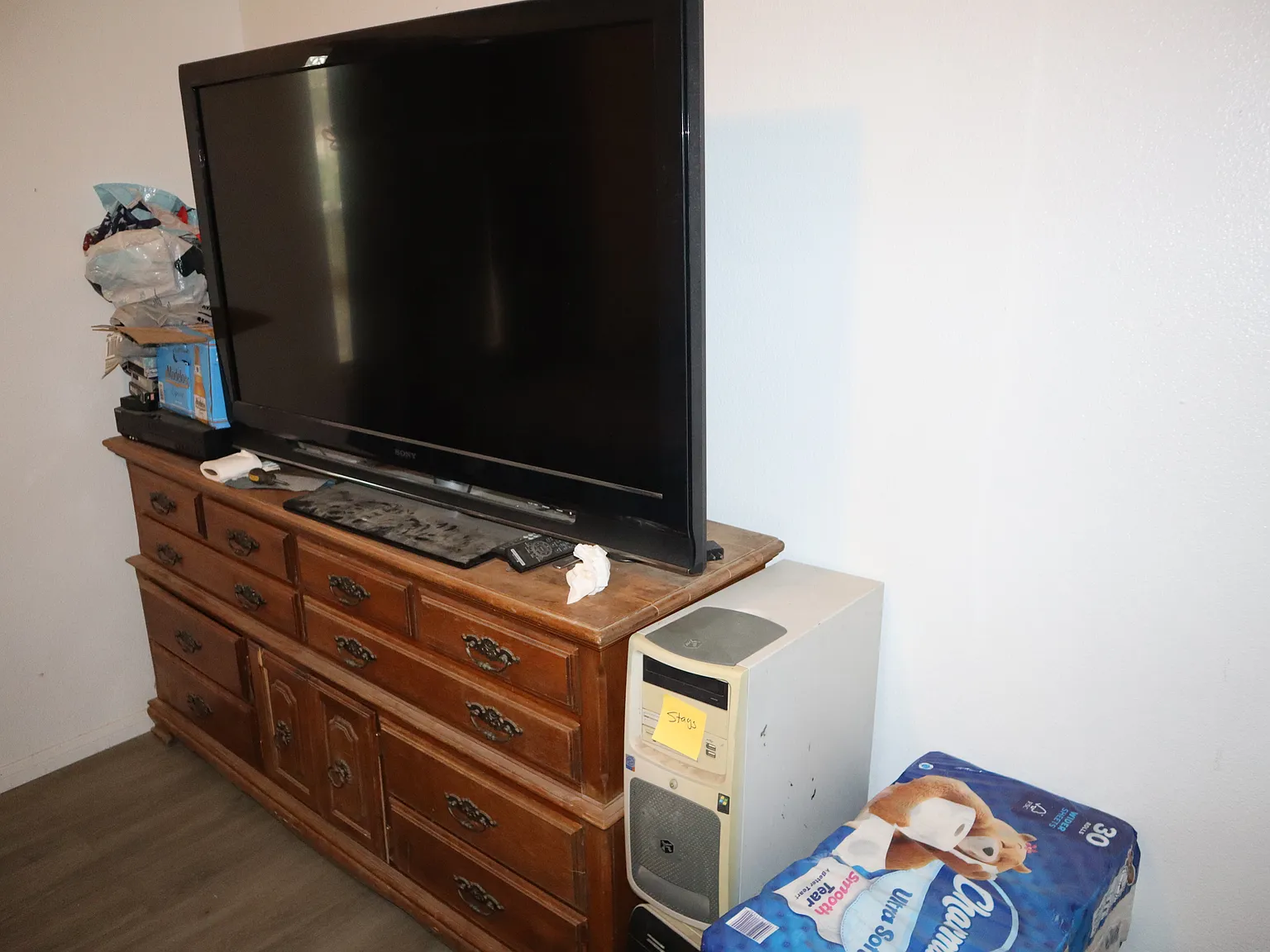 4 bed, 1760 sqft, $200 — Photo 2