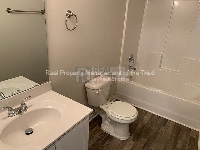 3901 Vershire Ave — Photo 10