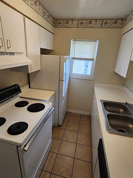 834 Sky Lake Cir #C — Photo 6