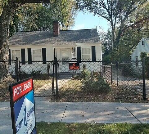 3rd image of 2120 Woodbine Ave