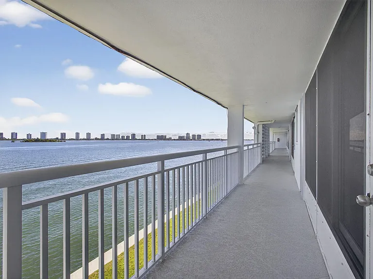 100 Shore Ct #307 — Photo 28