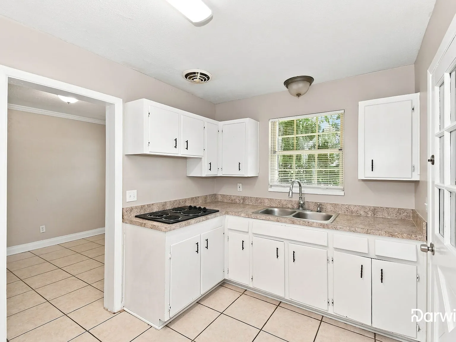 3 bed, 2.0 bath, 1048 sqft, $1,615 — Photo 2