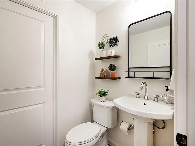 2431 Prince Howard Trl — Photo 16