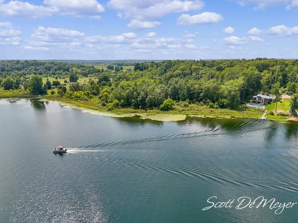 12543 Woodland Park Dr NE, Belding, MI 48809