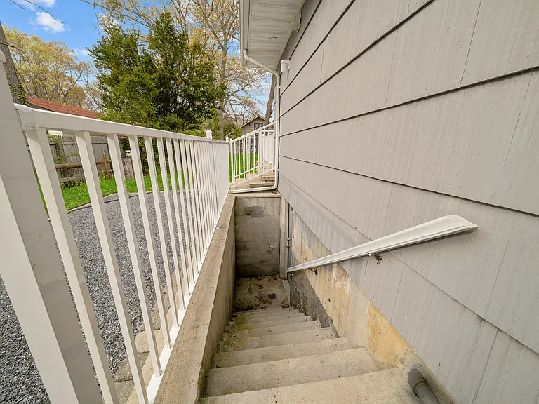 257 Southlawn Ave — Photo 34