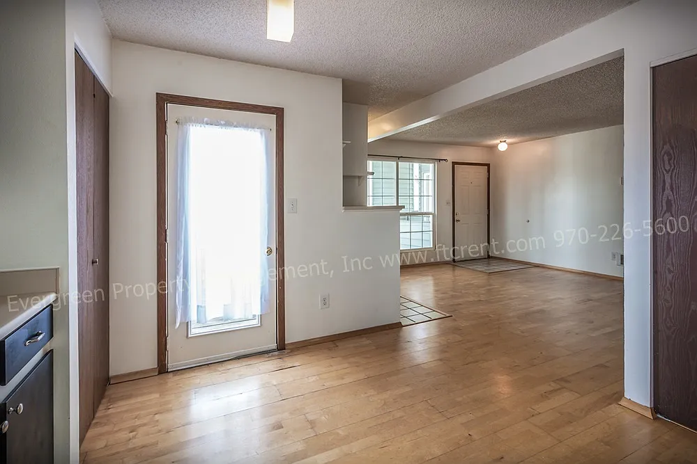 Beautiful One-Bedroom Apartment with Washer/Dryer Near CSU! — Photo 3