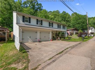 1047 Wildwood Acres Dr, Charleston, WV 25312