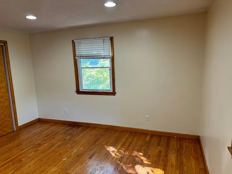 120 Burban Dr — Photo 10