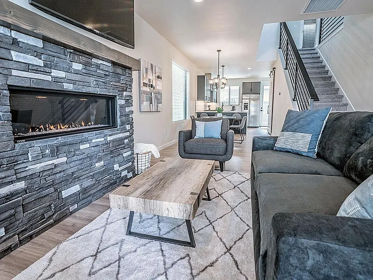 3316 N Rosalia Rd — Photo 8