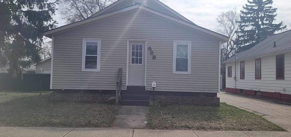 2nd image of 959 E Forest Ave