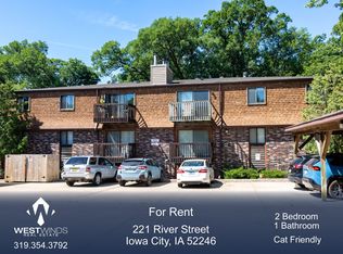 221 River St APT 3, Iowa City, IA 52246
