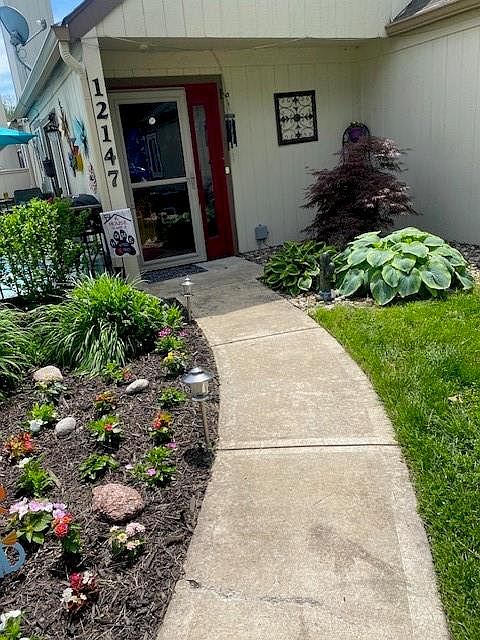 1st image of 12147 Charlotte St