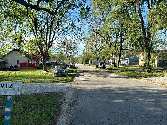 5th image of 912 N Brown Ave