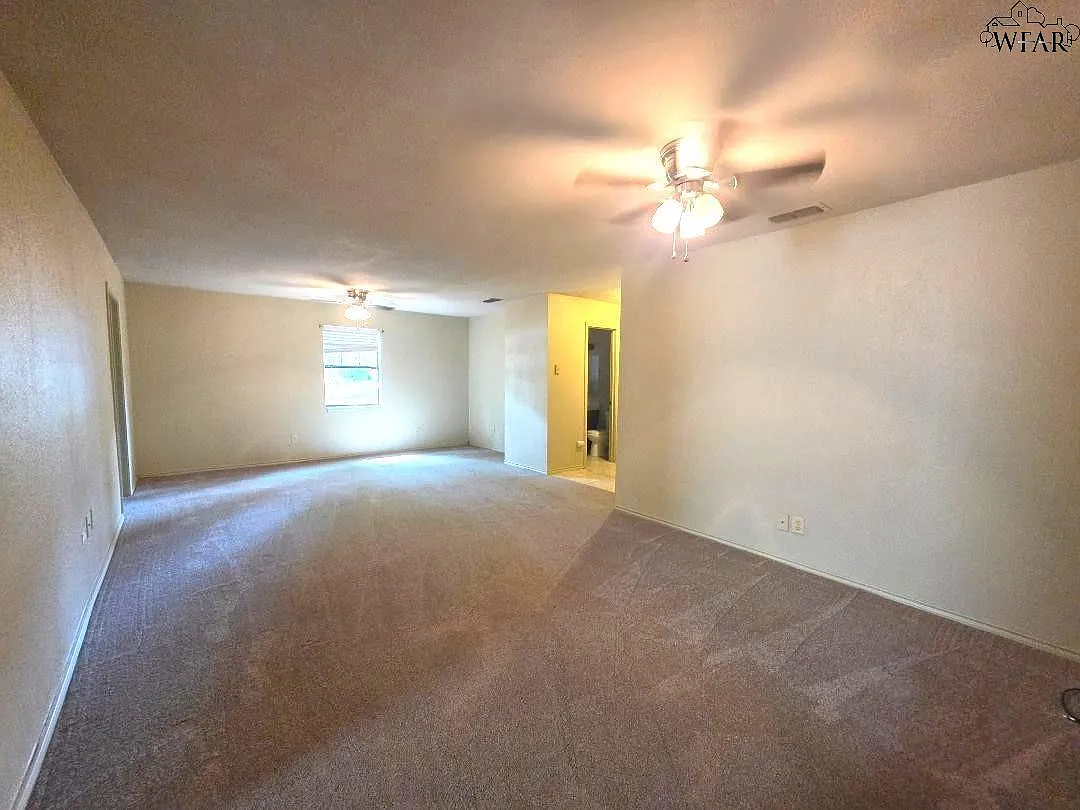 2 bed, 1.0 bath, 945 sqft, $975 — Photo 2