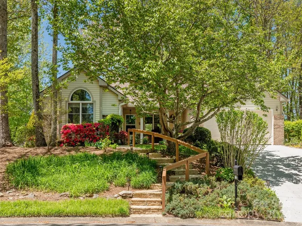 310 Croydon Dr, Hendersonville, NC 28791