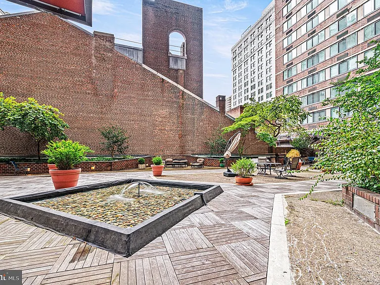 1420 Locust St #17J — Photo 16
