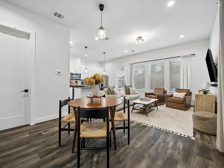 5709 White Magnolia St — Photo 3