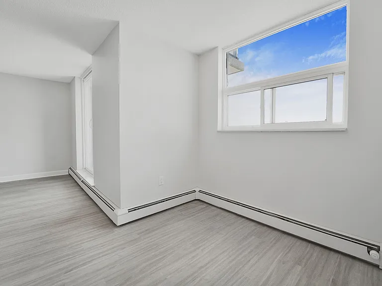 100 Lancaster Dr — Photo 11