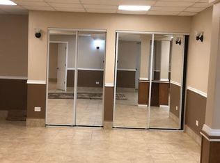 906 S Chatham Ave, Addison, IL 60101